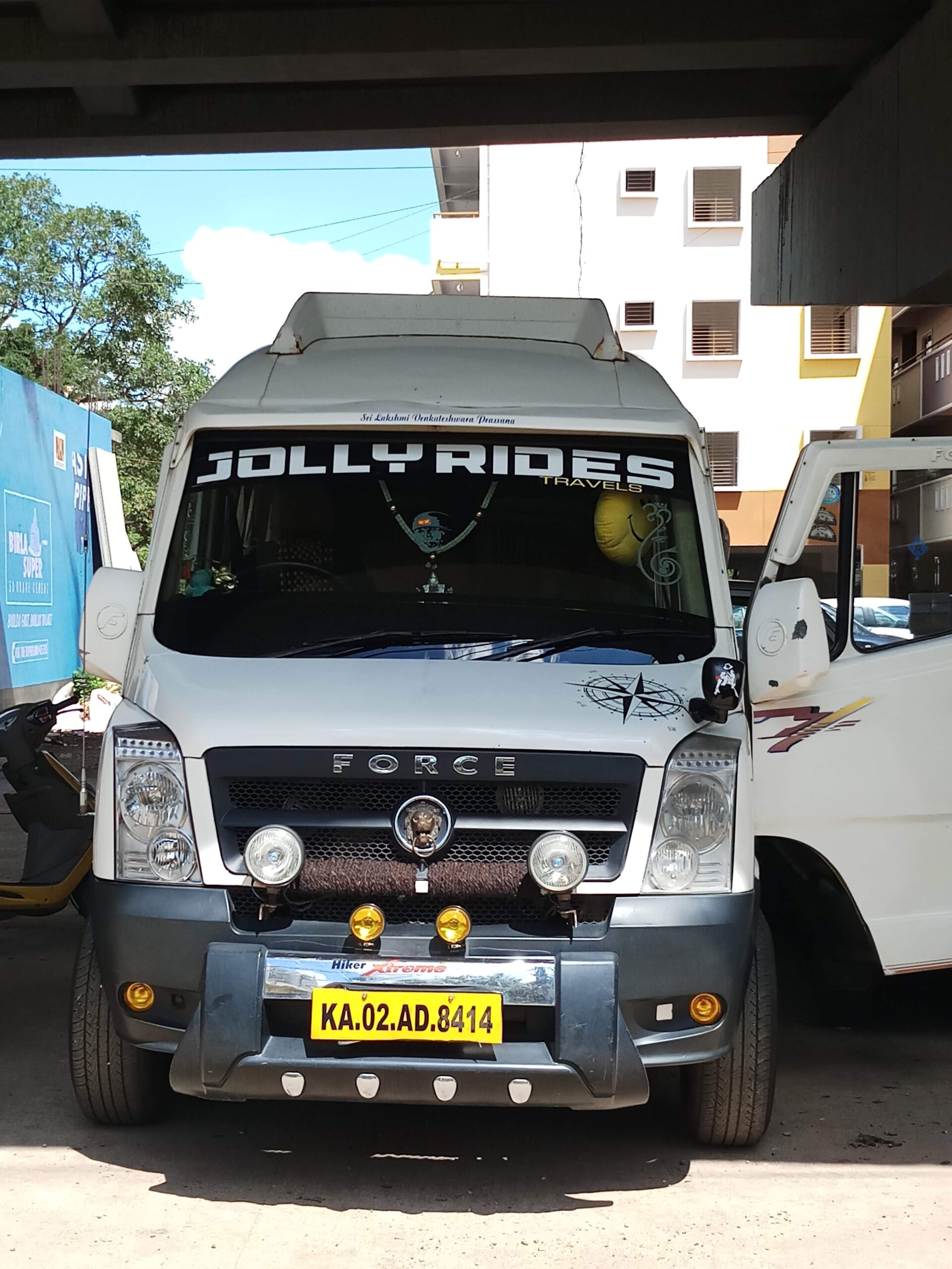 13 Seater Tempo Traveller Hire In Nagavara