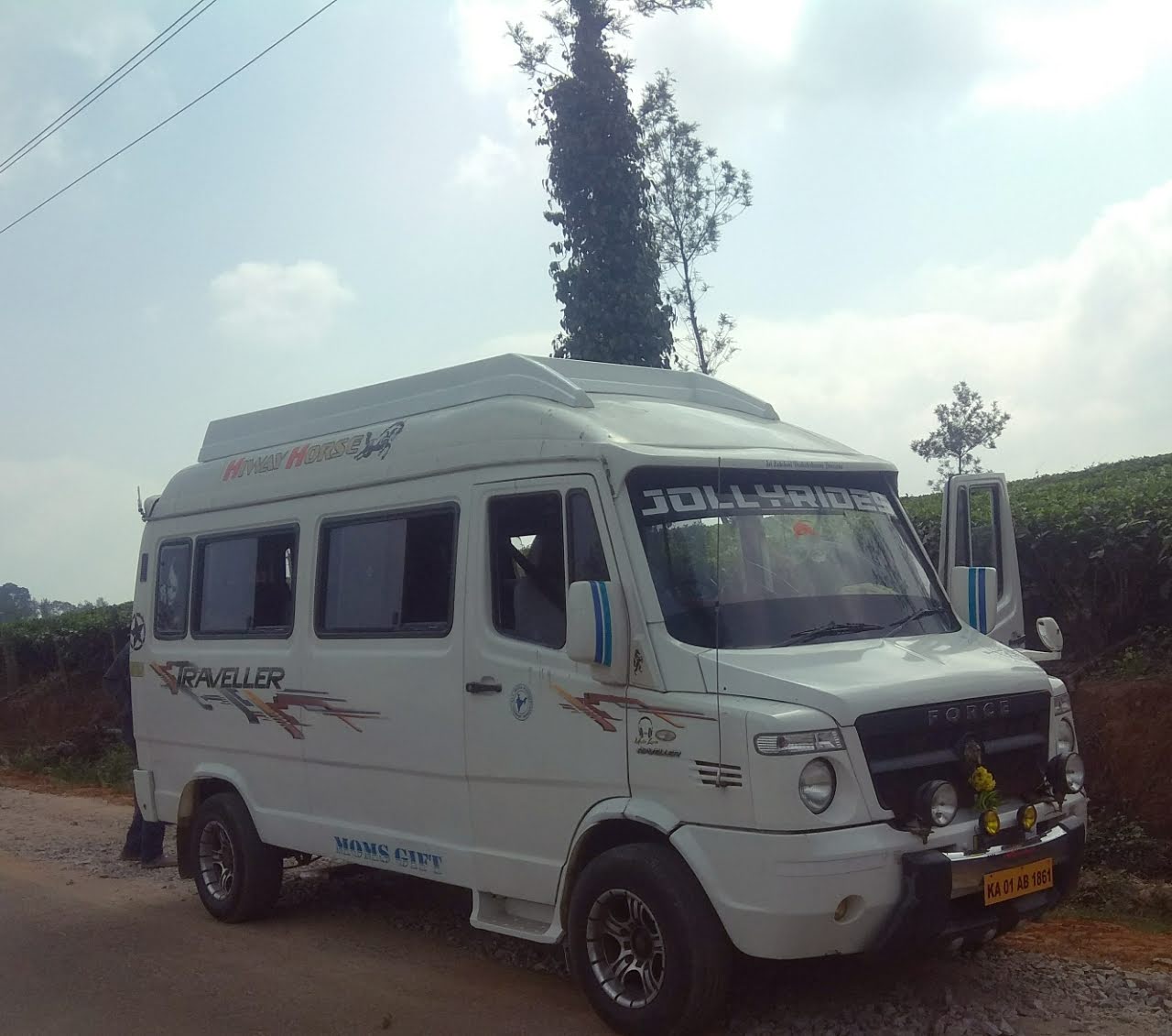 13 Seater Tempo Traveller Hire In Madiwala