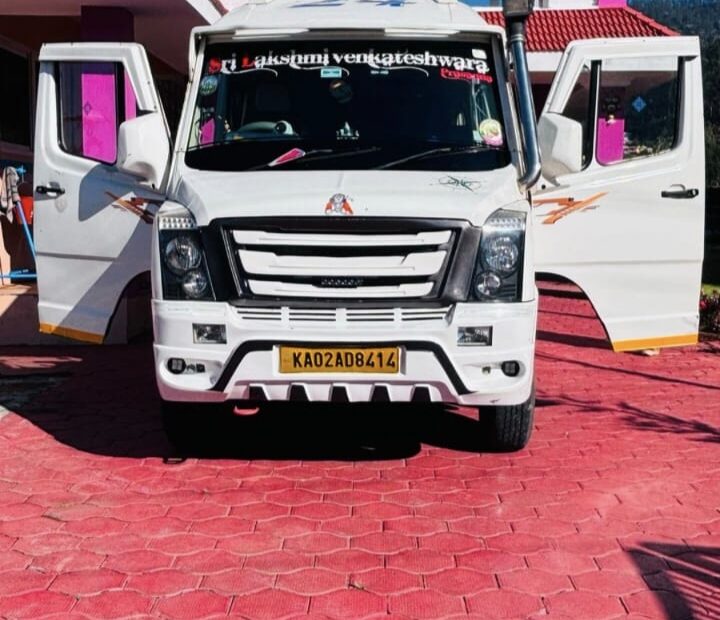 13 Seater Tempo Traveller near Yelahanka, Bengaluru @ lowest price